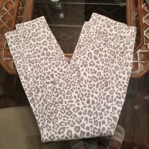Curvy-Fit Sculpt High-Rise Leopard-Print Skinny Ankle Jeans - Picture 10 of 12